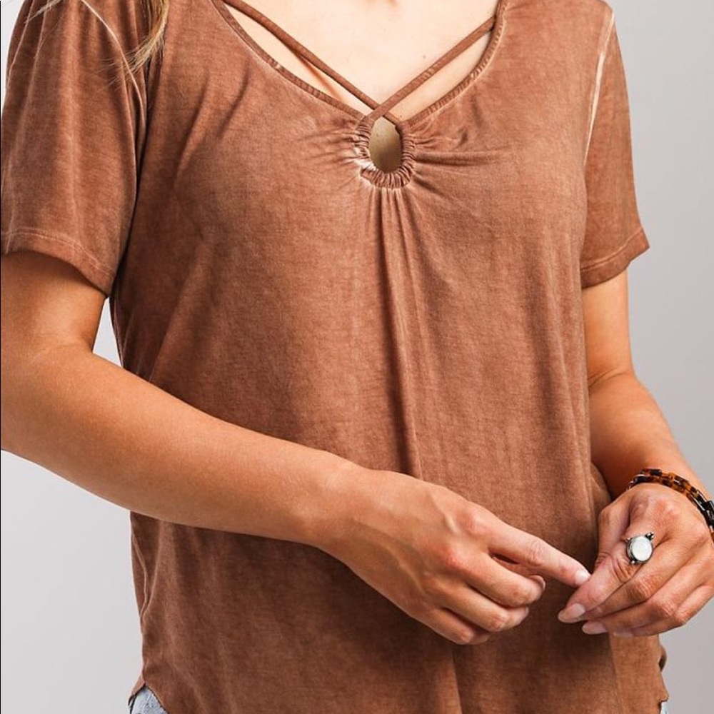 White crow cross sleek buckle top